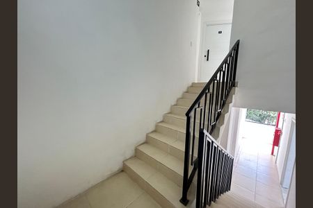 Apartamento à venda com 100m², 2 quartos e 1 vagaEscada