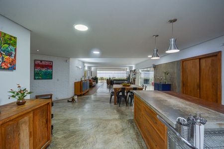 Casa à venda com 460m², 3 quartos e 4 vagasSala/Cozinha