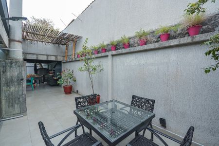 Casa à venda com 460m², 3 quartos e 4 vagasQuintal