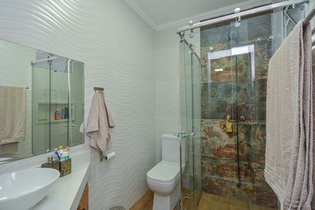 Casa à venda com 460m², 3 quartos e 4 vagasBanheiro da Suíte 1