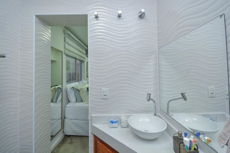 Casa à venda com 460m², 3 quartos e 4 vagasBanheiro da Suíte 1