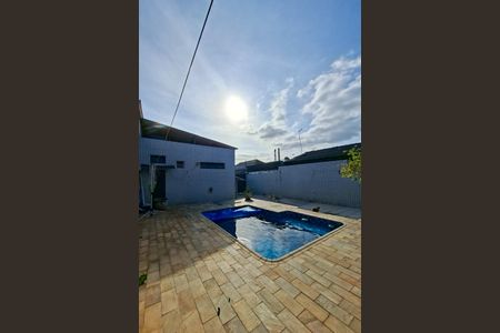 Casa para alugar com 200m², 3 quartos e 4 vagasPiscina