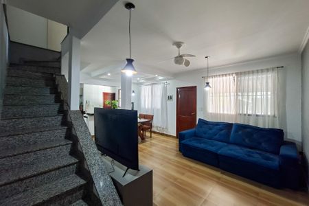 Casa para alugar com 200m², 3 quartos e 4 vagasSala