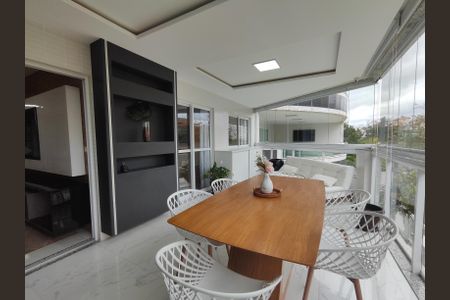 Apartamento à venda com 119m², 3 quartos e 2 vagasVaranda