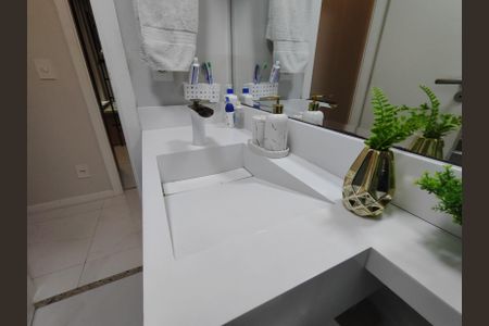 Apartamento à venda com 119m², 3 quartos e 2 vagasBanheiro Social