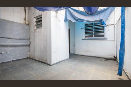 Casa de condomínio à venda com 60m², 2 quartos e 1 vagaQuintal