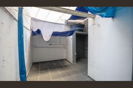 Casa de condomínio à venda com 60m², 2 quartos e 1 vagaQuintal