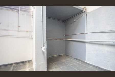 Casa de condomínio à venda com 60m², 2 quartos e 1 vagaQuintal