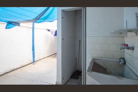 Casa de condomínio à venda com 60m², 2 quartos e 1 vagaÁrea de Serviço