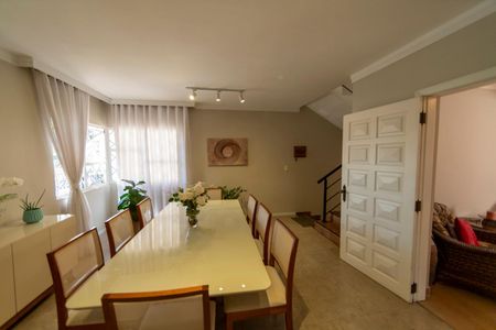 Casa à venda com 220m², 3 quartos e 4 vagasSala