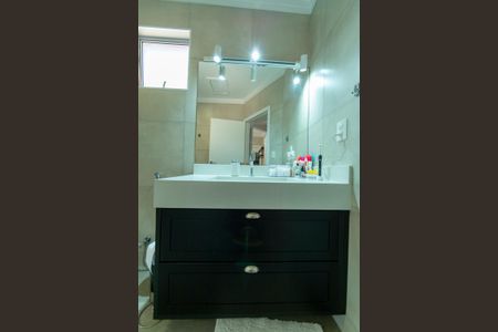 Casa à venda com 220m², 3 quartos e 4 vagasBanheiro Social