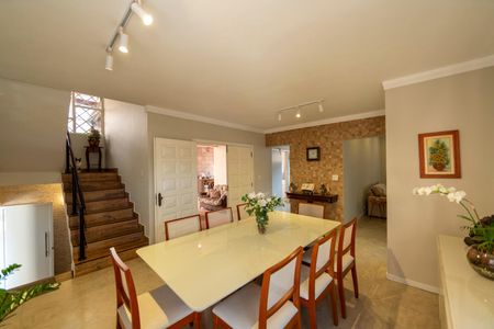 Casa à venda com 220m², 3 quartos e 4 vagasSala