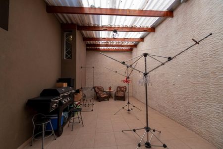 Casa à venda com 220m², 3 quartos e 4 vagasQuintal