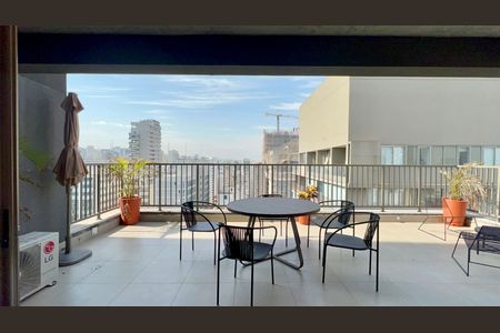 Varanda de kitnet/studio à venda com 1 quarto, 78m² em Cerqueira César, São Paulo