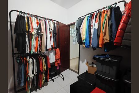 Casa à venda com 180m², 2 quartos e 2 vagasQuarto