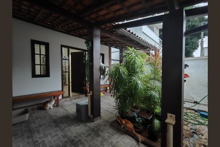 Casa à venda com 180m², 2 quartos e 2 vagasÁrea Externa