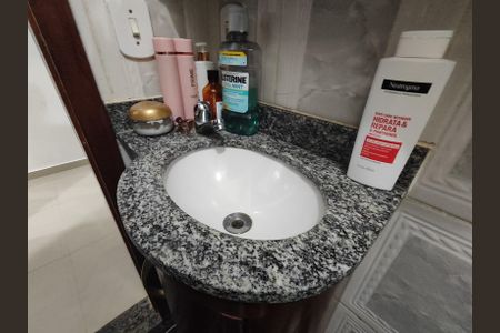 Casa à venda com 180m², 2 quartos e 2 vagasBanheiro Social