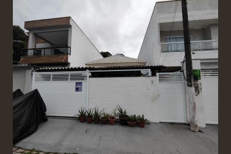 Casa à venda com 180m², 2 quartos e 2 vagasFachada