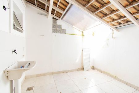 Casa de condomínio à venda com 80m², 2 quartos e 1 vagaÁrea de Serviço