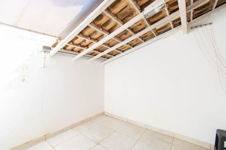 Casa de condomínio à venda com 80m², 2 quartos e 1 vagaÁrea de Serviço