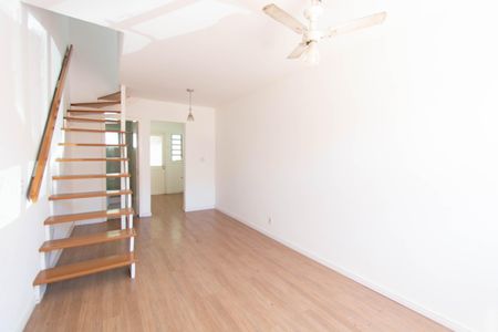 Casa de condomínio à venda com 80m², 2 quartos e 1 vagaSala