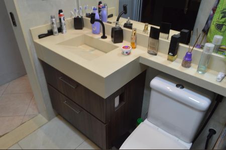 Casa de condomínio à venda com 310m², 4 quartos e 2 vagasBanheiro 2