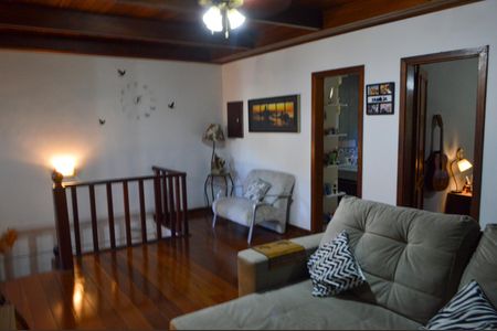 Casa de condomínio à venda com 310m², 4 quartos e 2 vagas Casa de condomínio à venda com 310m², 4 quartos e 2 vagasSala de TV 2