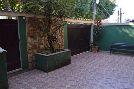 Casa de condomínio à venda com 310m², 4 quartos e 2 vagas Casa de condomínio à venda com 310m², 4 quartos e 2 vagasGaragem