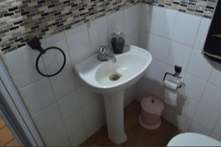 Casa de condomínio à venda com 310m², 4 quartos e 2 vagas Casa de condomínio à venda com 310m², 4 quartos e 2 vagasBanheiro de serviço