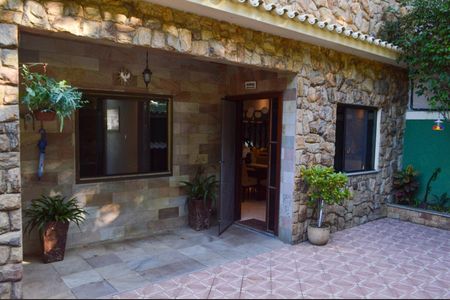 Casa de condomínio à venda com 310m², 4 quartos e 2 vagasEntarda