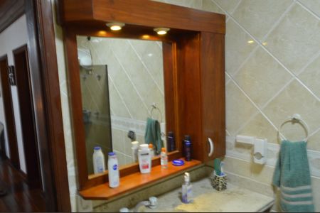 Casa de condomínio à venda com 310m², 4 quartos e 2 vagas Casa de condomínio à venda com 310m², 4 quartos e 2 vagasBanheiro 1