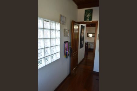 Casa de condomínio à venda com 310m², 4 quartos e 2 vagas Casa de condomínio à venda com 310m², 4 quartos e 2 vagasEscritório