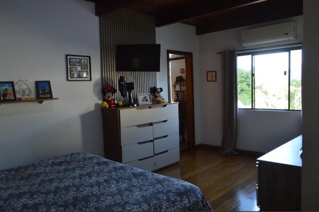 Casa de condomínio à venda com 310m², 4 quartos e 2 vagasSuíte 1