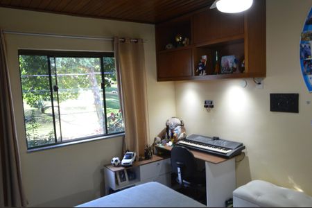 Casa de condomínio à venda com 310m², 4 quartos e 2 vagas Casa de condomínio à venda com 310m², 4 quartos e 2 vagasQuarto