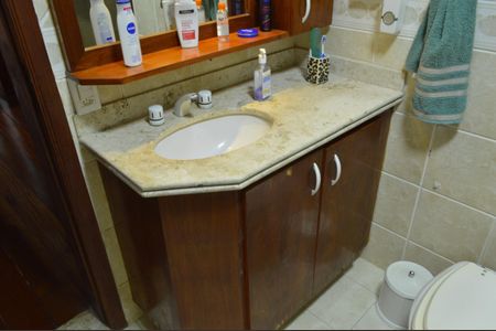 Casa de condomínio à venda com 310m², 4 quartos e 2 vagas Casa de condomínio à venda com 310m², 4 quartos e 2 vagasBanheiro 1