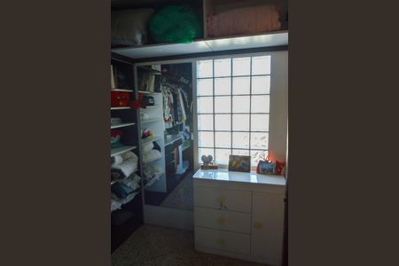 Casa de condomínio à venda com 310m², 4 quartos e 2 vagas Casa de condomínio à venda com 310m², 4 quartos e 2 vagasCloset da Suíte 1