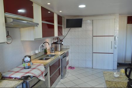 Casa de condomínio à venda com 310m², 4 quartos e 2 vagasCozinha