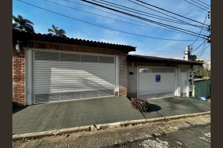 Casa à venda com 490m², 5 quartos e 3 vagasFachada
