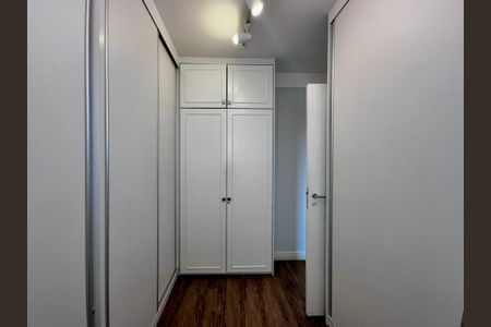 Casa à venda com 490m², 5 quartos e 3 vagasCloset Suíte 2