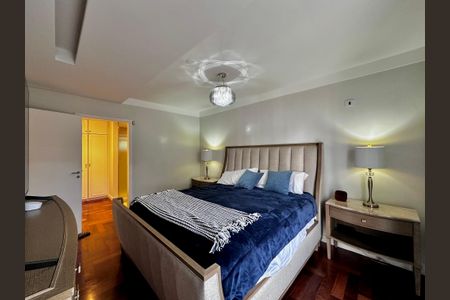 Casa à venda com 490m², 5 quartos e 3 vagasSuíte 4