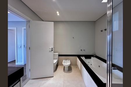 Casa à venda com 490m², 5 quartos e 3 vagasBanheiro Suíte 2