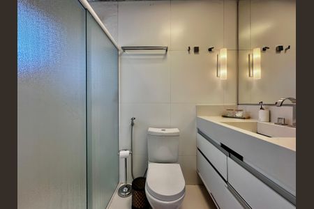 Casa à venda com 490m², 5 quartos e 3 vagasBanheiro Suíte 1