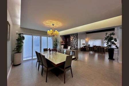 Casa à venda com 490m², 5 quartos e 3 vagasSala