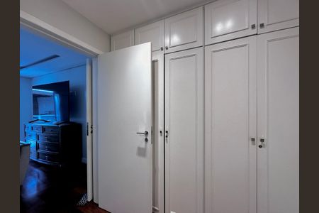 Casa à venda com 490m², 5 quartos e 3 vagasCloset Suíte 4