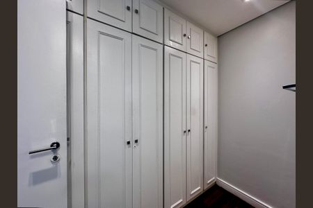 Casa à venda com 490m², 5 quartos e 3 vagasCloset 2 Suíte 5