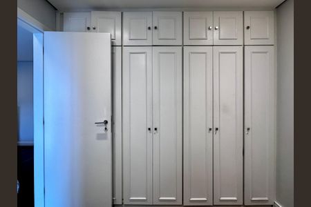 Casa à venda com 490m², 5 quartos e 3 vagasCloset 2 Suíte 5