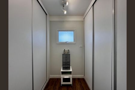 Casa à venda com 490m², 5 quartos e 3 vagasCloset Suíte 2