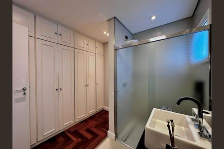 Casa à venda com 490m², 5 quartos e 3 vagasBanheiro Suíte 5