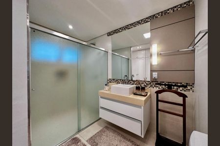 Casa à venda com 490m², 5 quartos e 3 vagasBanheiro Suíte 4