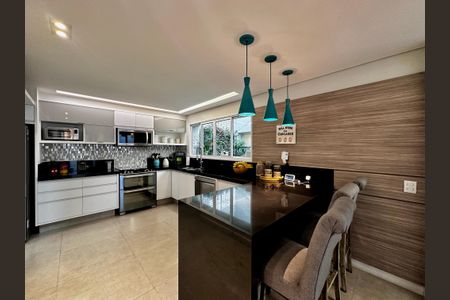 Casa à venda com 490m², 5 quartos e 3 vagasCozinha